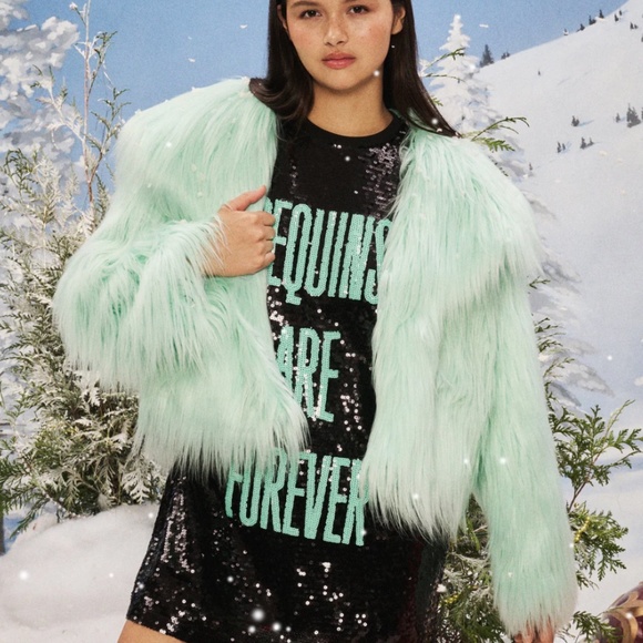 BRAND NEW, SEALED IN BOX - Taylor Swift Showgirl Faux Fur Coat - Picture 7 of 7